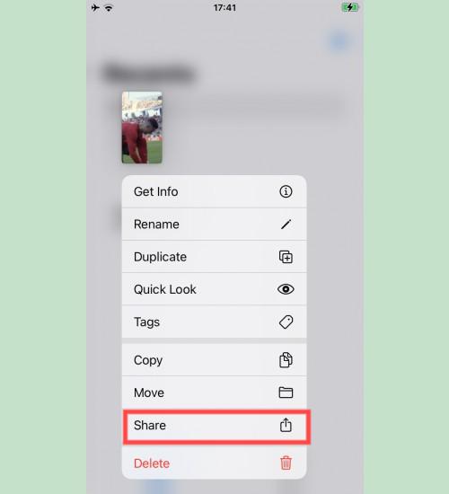 Pag-share ng Na-download na Video mula sa SaveIG: iPhone menu na naka-highlight ang 